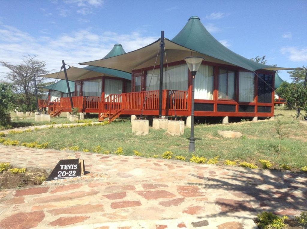 Papaya Lake Lodge
